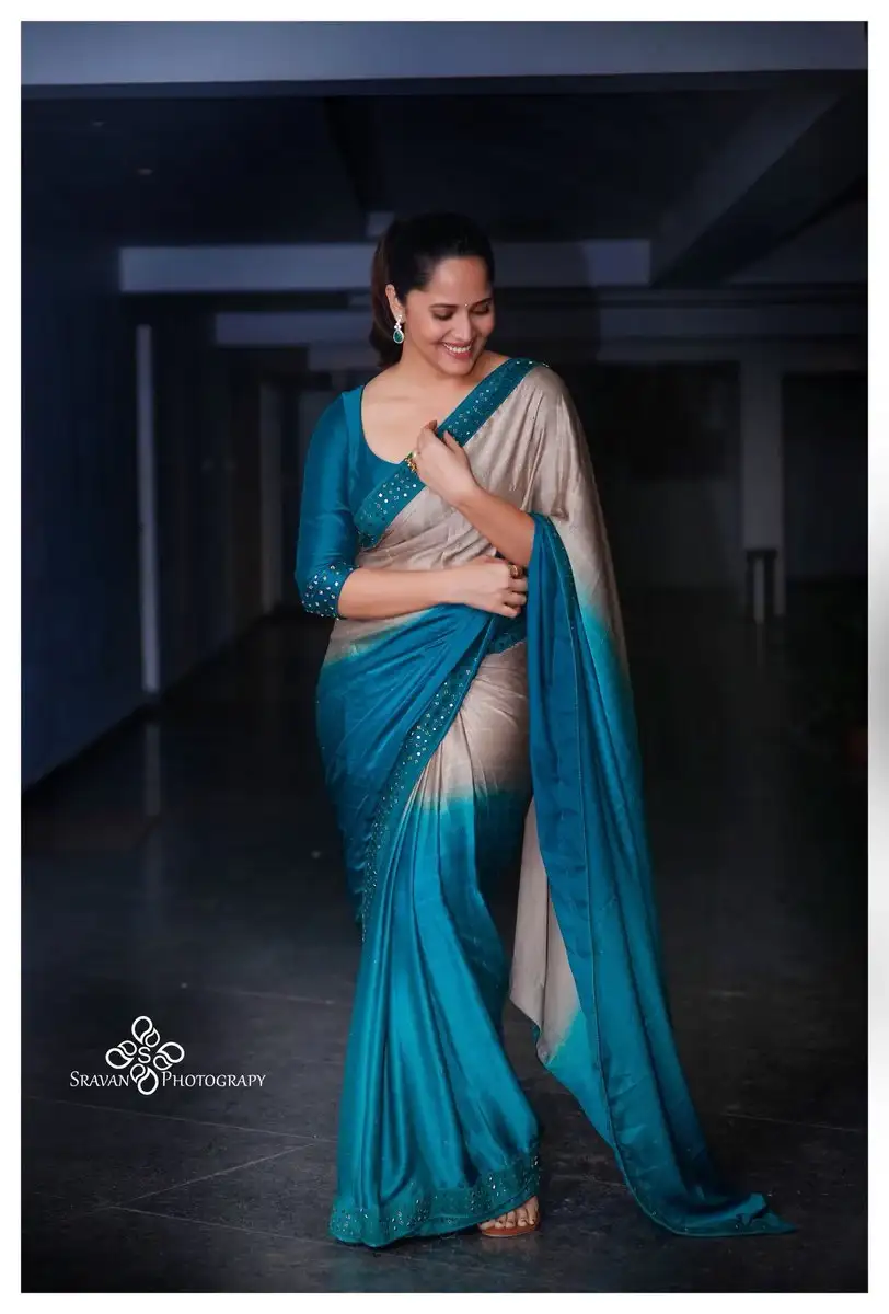 Anasuya Bharadwaj In Indian Traditional Blue Saree